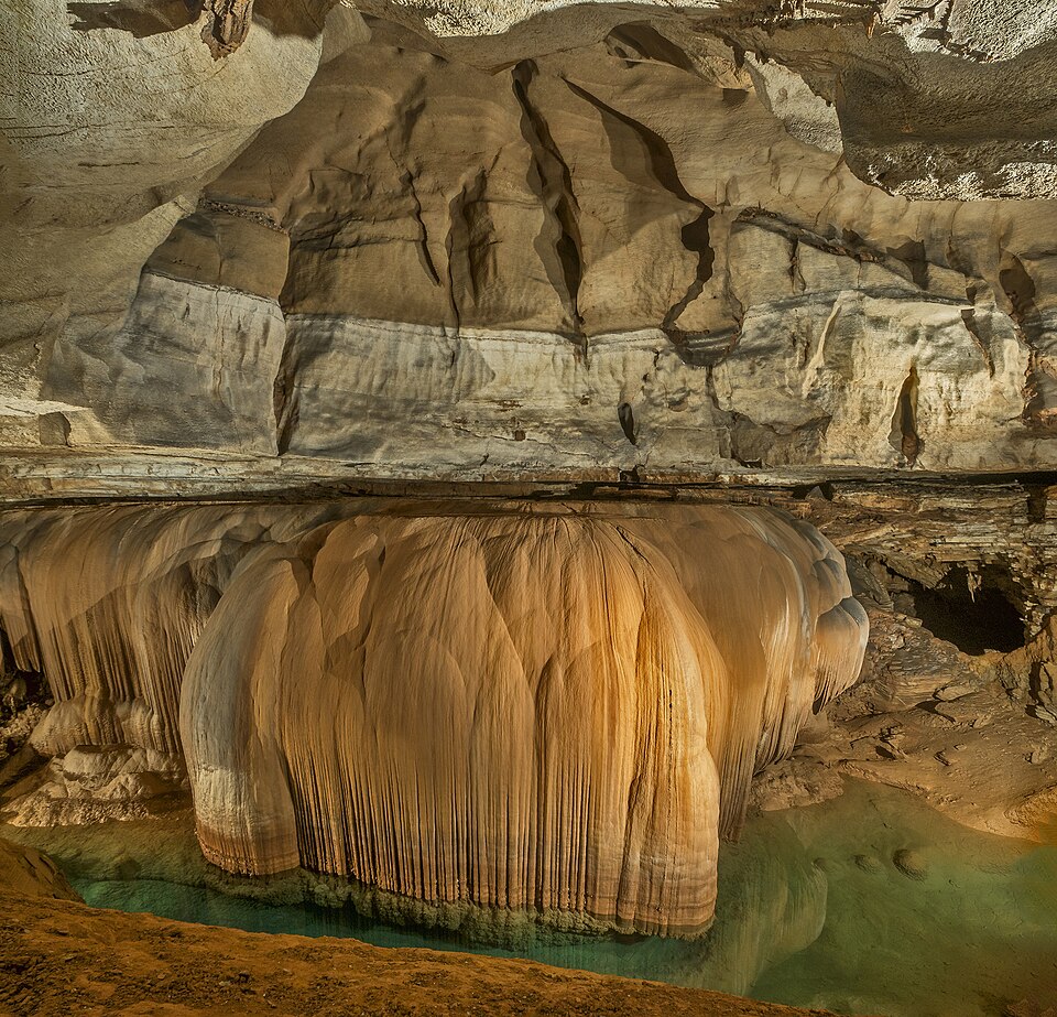 Inside Blanchard Springs Caverns